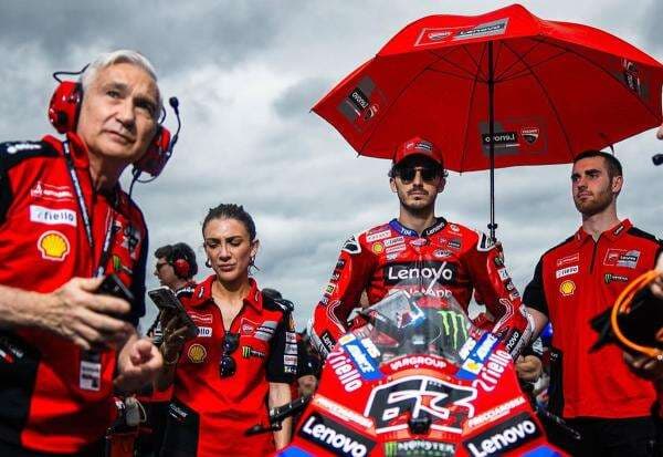 Ducati Ogah Panik Francesco Bagnaia Kesulitan Imbangi Marc Marquez di 2 Seri MotoGP 2025 Ducati Ogah Panik Francesco Bagnaia Kesulitan Imbangi Marc Marquez di 2 Seri MotoGP 2025