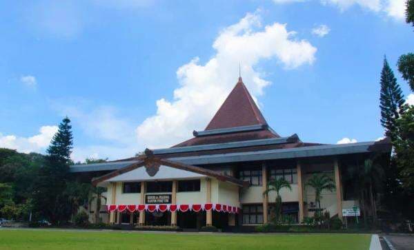 UNS Siapkan Skema Bantuan Mahasiswa Terdampak Banjir Sumatera, dari BLT hingga Keringanan UKT UNS Siapkan Skema Bantuan Mahasiswa Terdampak Banjir Sumatera, dari BLT hingga Keringanan UKT