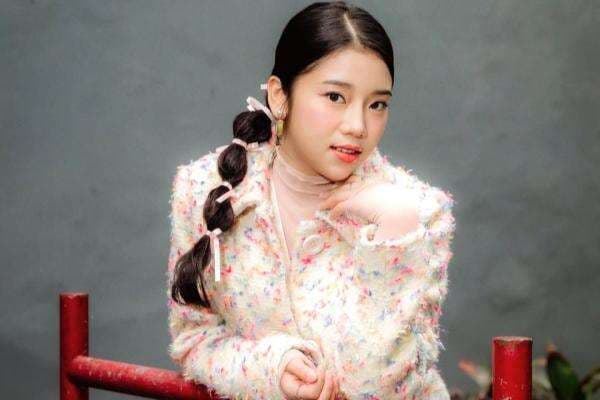 Anggis Devaki Suguhkan Nuansa Sendu di Teaser Album Devaki Anggis Devaki Suguhkan Nuansa Sendu di Teaser Album Devaki