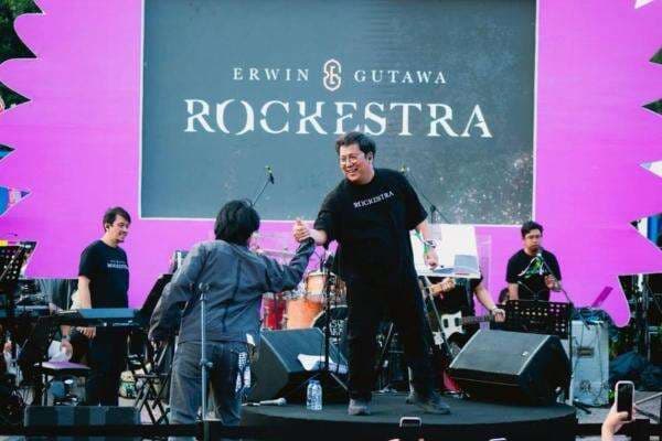 Rony Parulian Berhasil Memadukan Musik Rock dan Orchestra Bersama Erwin Gutawa Rony Parulian Berhasil Memadukan Musik Rock dan Orchestra Bersama Erwin Gutawa