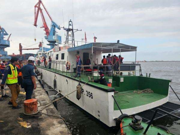 KSOP Utama Tanjung Priok dan Tim Gabungan Berhasil Evakuasi Kapal yang Terdampar KSOP Utama Tanjung Priok dan Tim Gabungan Berhasil Evakuasi Kapal yang Terdampar
