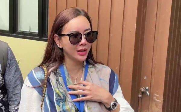 Senyum Getir Aura Kasih Hidupi Anak Seorang Diri, Mantan Suami Hilang Tak Beri Nafkah Senyum Getir Aura Kasih Hidupi Anak Seorang Diri, Mantan Suami Hilang Tak Beri Nafkah