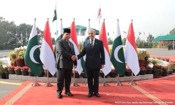 Dikawal Jet JF-17 Thunder, Prabowo Apresiasi Sambutan Hangat dari Pakistan Dikawal Jet JF-17 Thunder, Prabowo Apresiasi Sambutan Hangat dari Pakistan