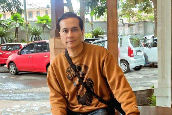 Adjie Pangestu Sempat Kesal Dituduh sebagai Ayah Biologis Ressa Rizky Rossano Adjie Pangestu Sempat Kesal Dituduh sebagai Ayah Biologis Ressa Rizky Rossano