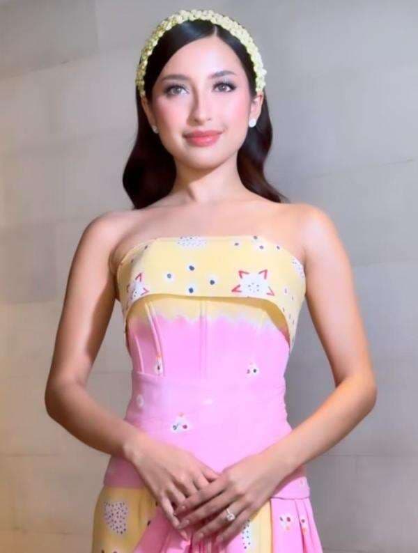 Potret Jennifer Coppen Jalani Pengajian dan Siraman, Cantik Banget! Potret Jennifer Coppen Jalani Pengajian dan Siraman, Cantik Banget!