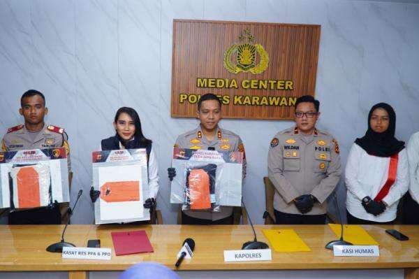 Polisi Tangkap 5 Pemuda terkait Pesta Gay di Karawang, Picu Keresahan Masyarakat Polisi Tangkap 5 Pemuda terkait Pesta Gay di Karawang, Picu Keresahan Masyarakat