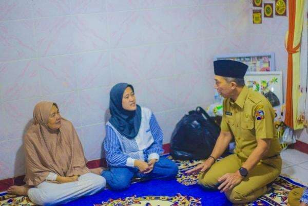 Takziah ke Rumah Duka Korban TPAS Galuga, Wali Kota Bogor: Bukan Longsor Tapi Titik Bukaan Sampah Takziah ke Rumah Duka Korban TPAS Galuga, Wali Kota Bogor: Bukan Longsor Tapi Titik Bukaan Sampah