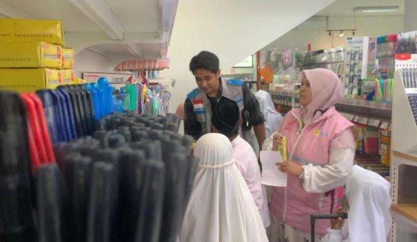 YBM Bareng Srikandi PLN Ponorogo Traktir Anak Yatim Belanja Peralatan Sekolah YBM Bareng Srikandi PLN Ponorogo Traktir Anak Yatim Belanja Peralatan Sekolah