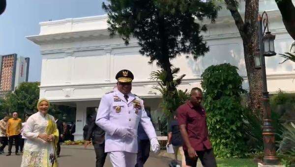 Prabowo Lantik Gubernur Papua Terpilih Mathius Fakhiri di Istana Prabowo Lantik Gubernur Papua Terpilih Mathius Fakhiri di Istana