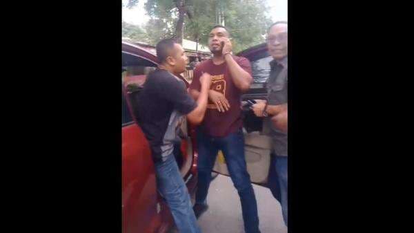 Viral 4 Debt Collector Nekat Ambil Paksa Mobil di Kodam Brawijaya, Catut Nama Perwira Viral 4 Debt Collector Nekat Ambil Paksa Mobil di Kodam Brawijaya, Catut Nama Perwira