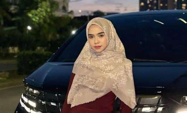 Ria Ricis Kesulitan Beri Bantuan Korban Banjir di Sumut: Jalanan Dipenuhi Lumpur Ria Ricis Kesulitan Beri Bantuan Korban Banjir di Sumut: Jalanan Dipenuhi Lumpur