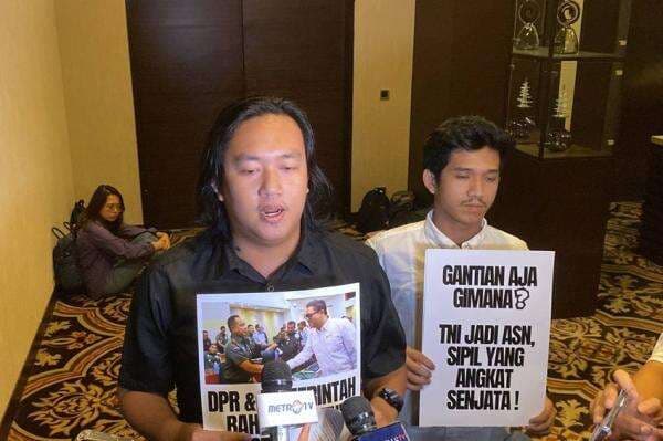 Deddy Corbuzier Tuding Demo Rapat RUU TNI Anarkis, Denny Siregar: Semakin Panjang Aja Dagunya Deddy Corbuzier Tuding Demo Rapat RUU TNI Anarkis, Denny Siregar: Semakin Panjang Aja Dagunya