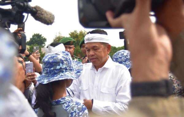 Usai Gembleng Pelajar di Barak Militer Depok, Dedi Mulyadi: Mudah-mudahan Tradisi Buruk Berakhir Usai Gembleng Pelajar di Barak Militer Depok, Dedi Mulyadi: Mudah-mudahan Tradisi Buruk Berakhir