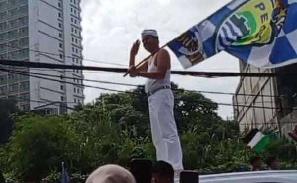 Apresiasi Perjuangan Persib Bandung, Dedi Mulyadi Siapkan Bonus Rp1 Miliar dari Uang Pribadi Apresiasi Perjuangan Persib Bandung, Dedi Mulyadi Siapkan Bonus Rp1 Miliar dari Uang Pribadi