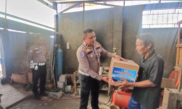 Kisah Korban Kecelakaan Kaki Diamputasi Bangkit Semangat Kerja, Ada Perjuangan Polisi Jombang Kisah Korban Kecelakaan Kaki Diamputasi Bangkit Semangat Kerja, Ada Perjuangan Polisi Jombang