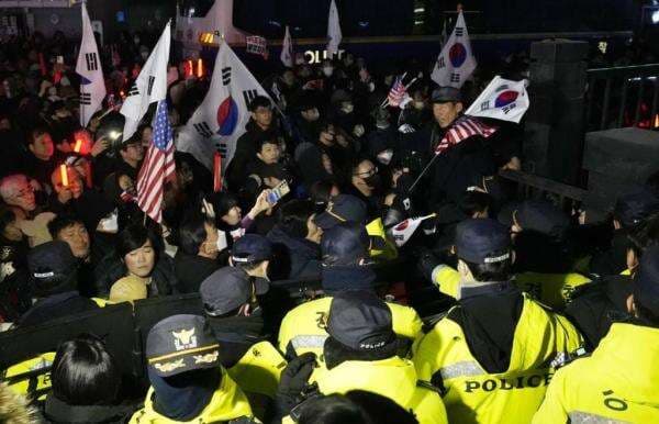 Korsel Siaga Tinggi Jelang Putusan Pemakzulan Presiden Yoon, Tempat Wisata dan Jalan Utama Ditutup Korsel Siaga Tinggi Jelang Putusan Pemakzulan Presiden Yoon, Tempat Wisata dan Jalan Utama Ditutup