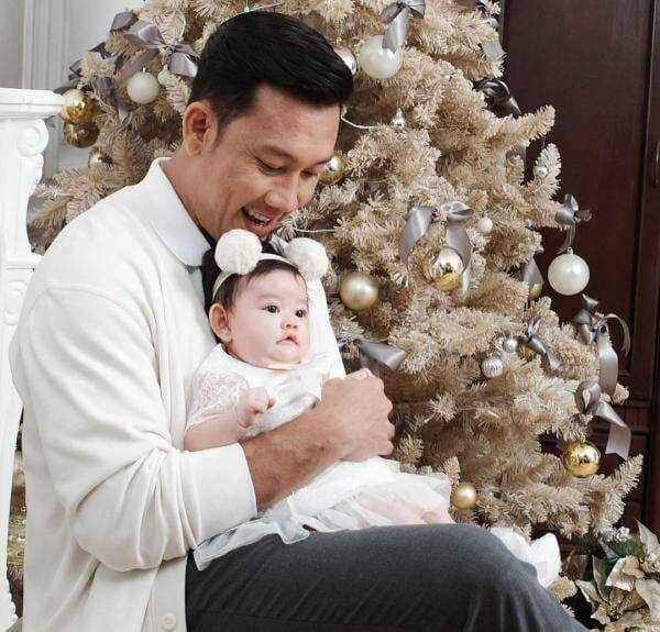 Potret Manis Denny Sumargo Bersama Putrinya saat Rayakan Hari Ayah Potret Manis Denny Sumargo Bersama Putrinya saat Rayakan Hari Ayah