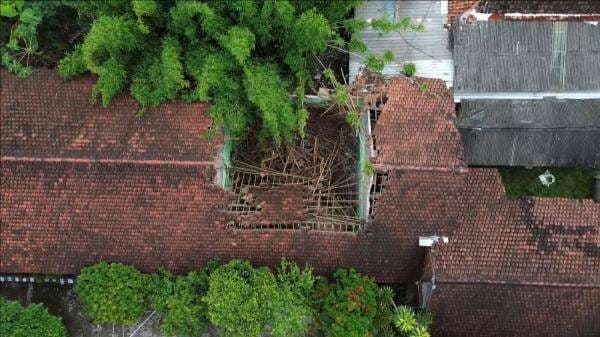 Detik-Detik Atap Ruang Kelas SDN di Lumajang Ambruk, Sempat Terekam Kamera Detik-Detik Atap Ruang Kelas SDN di Lumajang Ambruk, Sempat Terekam Kamera
