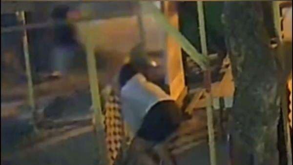 Detik-Detik Siswi SMK Cantik Melahirkan Sambil Berdiri, Terekam CCTV Detik-Detik Siswi SMK Cantik Melahirkan Sambil Berdiri, Terekam CCTV