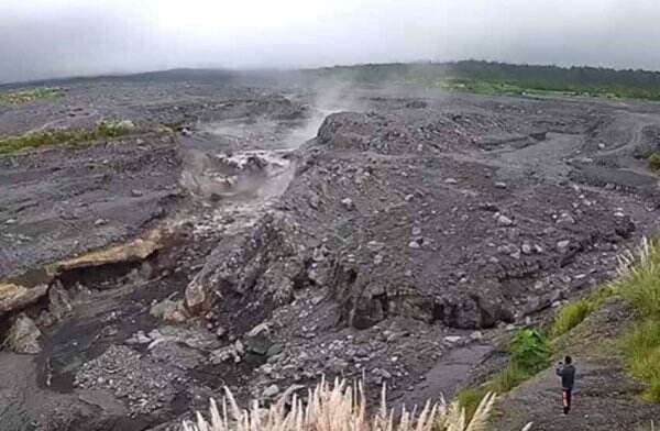 Detik-detik Dahsyatnya Banjir Lahar Gunung Semeru setelah Luncurkan Awan Panas