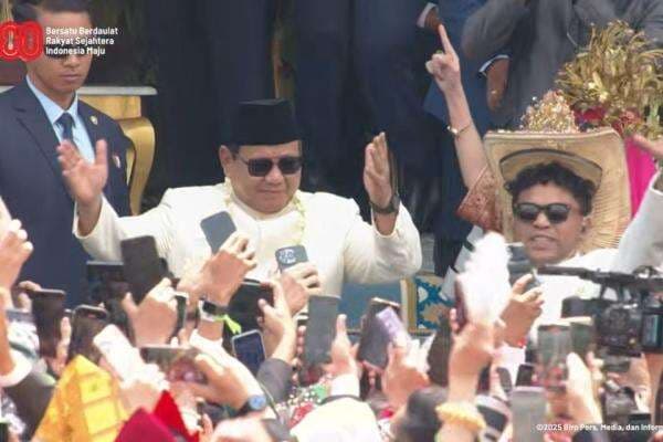 Detik-detik Presiden Prabowo Turun dari Mimbar Kehormatan Goyang Tabola Bale pada HUT ke-80 RI Detik-detik Presiden Prabowo Turun dari Mimbar Kehormatan Goyang Tabola Bale pada HUT ke-80 RI