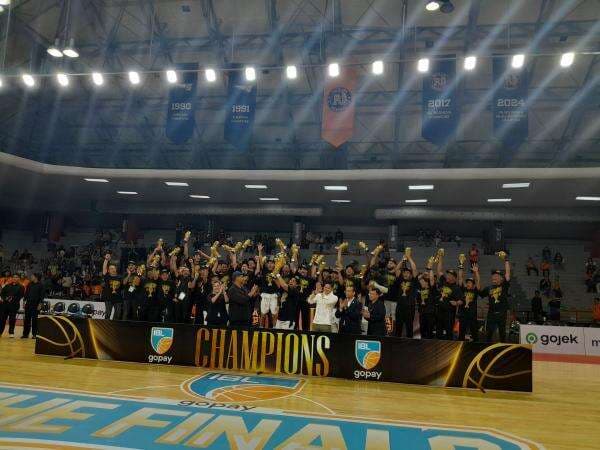 Hasil Final IBL 2025: Juara Usai Kalahkan Pelita Jaya, Dewa United Cetak Sejarah! Hasil Final IBL 2025: Juara Usai Kalahkan Pelita Jaya, Dewa United Cetak Sejarah!