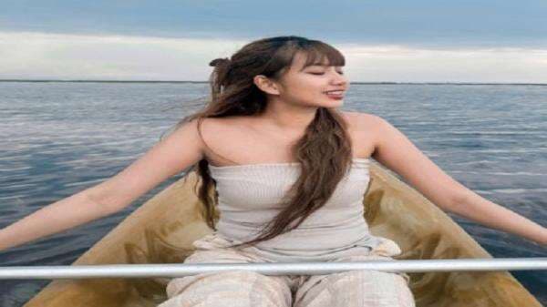 Pesona Natural Ghea Indrawari Naik Sampan, Disebut Lisa BLACKPINK Versi Lokal oleh Netizen Pesona Natural Ghea Indrawari Naik Sampan, Disebut Lisa BLACKPINK Versi Lokal oleh Netizen