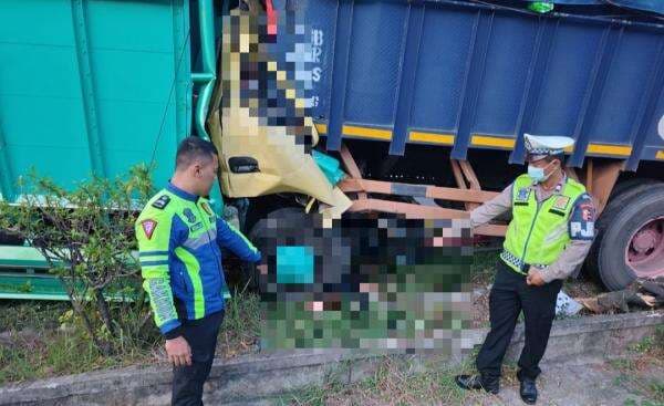 Kecelakaan Maut di Jalan Tol Merak: 2 Truk Bertabrakan, 3 Orang Tewas Kecelakaan Maut di Jalan Tol Merak: 2 Truk Bertabrakan, 3 Orang Tewas