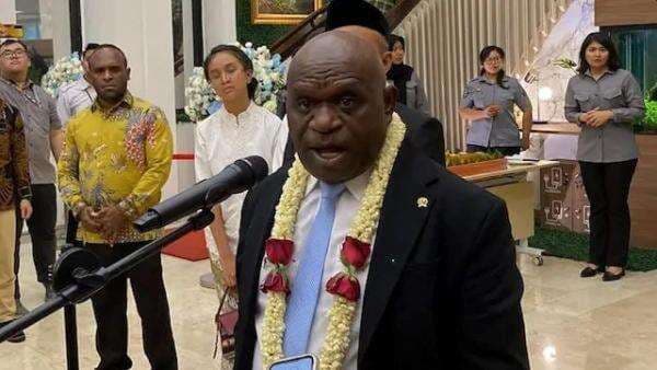 Menteri HAM Sebut Revisi UU Ormas Penting untuk Memajukan Demokrasi Menteri HAM Sebut Revisi UU Ormas Penting untuk Memajukan Demokrasi