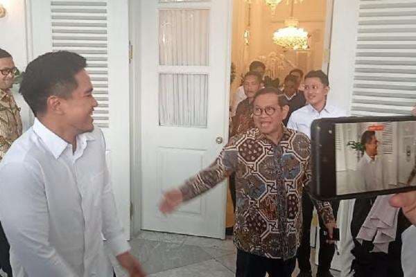 Dicari Prabowo saat Bahas Giant Sea Wall, Pramono Ternyata Terima Kedatangan Kaesang Dicari Prabowo saat Bahas Giant Sea Wall, Pramono Ternyata Terima Kedatangan Kaesang