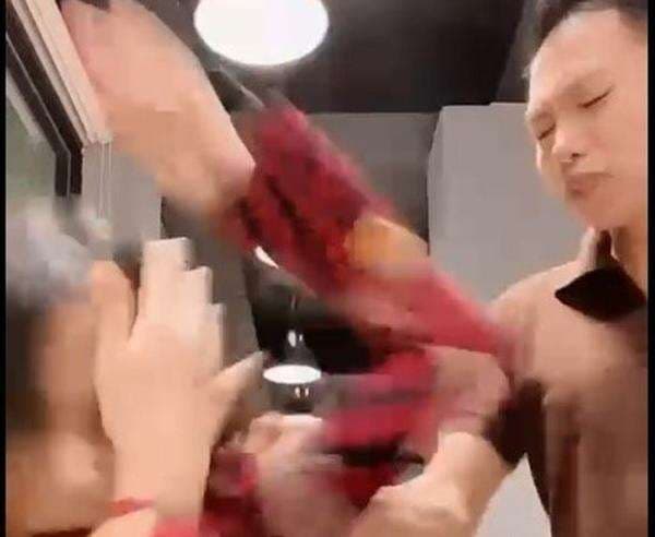 Dikatai Alien, Pemuda Ludahi Perempuan di Restoran Dikatai Alien, Pemuda Ludahi Perempuan di Restoran