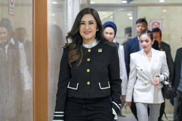 Dikritik Gegara Dukung Tunjangan DPR Rp50 Juta, Nafa Urbach Minta Maaf Dikritik Gegara Dukung Tunjangan DPR Rp50 Juta, Nafa Urbach Minta Maaf