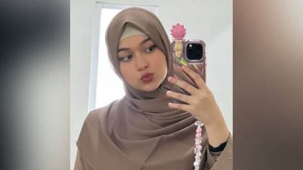 Diledek Netizen saat Pakai Hijab, Rebecca Klopper : Sabar Ya, Kan Baru Belajar