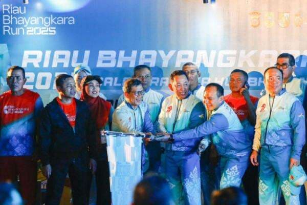 Dilepas Kapolri, 13.079 Pelari Ikuti Riau Bhayangkara Run 2025 Dilepas Kapolri, 13.079 Pelari Ikuti Riau Bhayangkara Run 2025