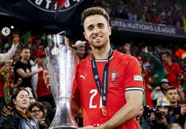 Kisah Haru Diogo Jota, Striker Liverpool yang Jalani Operasi Paru-Paru Sebelum Meninggal Dunia karena Kecelakaan Mobil Kisah Haru Diogo Jota, Striker Liverpool yang Jalani Operasi Paru-Paru Sebelum Meninggal Dunia karena Kecelakaan Mobil