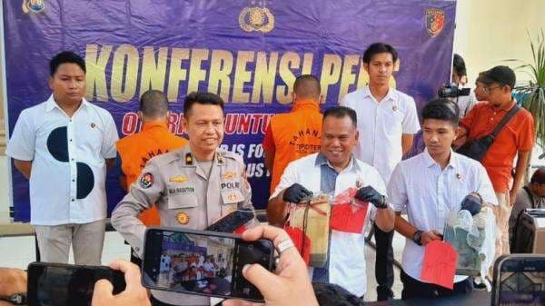 2 Pembakar Hutan dan Lahan di Batanghari Ditangkap saat Kumpulkan Kayu 2 Pembakar Hutan dan Lahan di Batanghari Ditangkap saat Kumpulkan Kayu