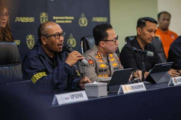 Arya Daru Kunjungi Grand Indonesia Bersama 2 Orang Sehari Sebelum Ditemukan Tewas, Siapa Itu? Arya Daru Kunjungi Grand Indonesia Bersama 2 Orang Sehari Sebelum Ditemukan Tewas, Siapa Itu?