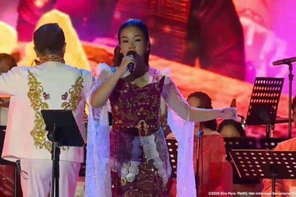 Disaksikan Presiden Prabowo, Yura Yunita Tampil Memukau di Pesta Rakyat HUT ke-80 RI Disaksikan Presiden Prabowo, Yura Yunita Tampil Memukau di Pesta Rakyat HUT ke-80 RI