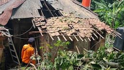 Diterjang Angin Kencang, 38 Rumah Warga dan Bangunan Sekolah di Bogor Rusak   