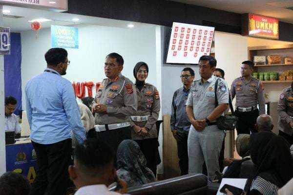 Tinjau Samsat Banda Aceh, Dirlantas Pastikan Pelayanan dan Kesiapan Personel Tinjau Samsat Banda Aceh, Dirlantas Pastikan Pelayanan dan Kesiapan Personel