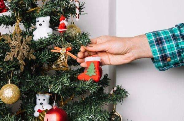 15 DIY Kerajinan Tangan Hiasan Natal Unik dari Barang Bekas yang Mudah! 15 DIY Kerajinan Tangan Hiasan Natal Unik dari Barang Bekas yang Mudah!