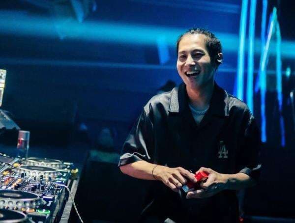 DJ Panda Disorot Usai Erika Carlina Hamil Tanpa Nikah, Ini Profil dan Biodatanya DJ Panda Disorot Usai Erika Carlina Hamil Tanpa Nikah, Ini Profil dan Biodatanya