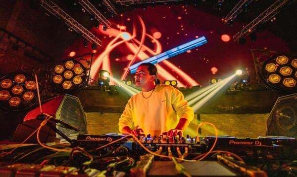 DJ JayJax Kini Jadi Ikon Musik Elektronik Indonesia DJ JayJax Kini Jadi Ikon Musik Elektronik Indonesia