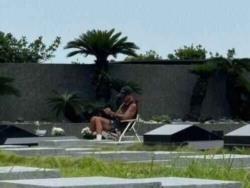 Mengharukan, DJ Koo Kunjungi Makam Barbie Hsu Setiap Hari karena Duka Mendalam Mengharukan, DJ Koo Kunjungi Makam Barbie Hsu Setiap Hari karena Duka Mendalam