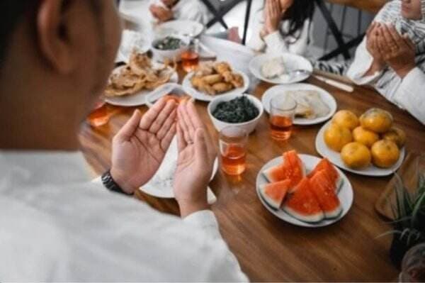 Doa Makan Minum Sahur Puasa Ramadhan Lengkap dengan Artinya