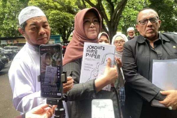 Dokter Tifa Ungkap Buku Jokowis White Paper Bakal Dibawa ke Sidang Umum PBB Dokter Tifa Ungkap Buku Jokowis White Paper Bakal Dibawa ke Sidang Umum PBB