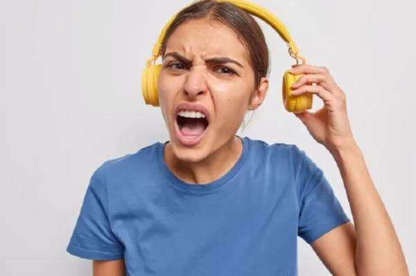 Dokter UI Bagikan Tips Sehat Pakai Headset Setiap Hari agar Tak Tuli di Usia Muda Dokter UI Bagikan Tips Sehat Pakai Headset Setiap Hari agar Tak Tuli di Usia Muda