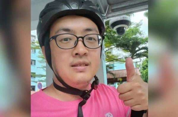 Viral, Pria Bergelar Doktor Lulusan Nanyang dan Oxford Ini Jadi Driver Ojol Viral, Pria Bergelar Doktor Lulusan Nanyang dan Oxford Ini Jadi Driver Ojol