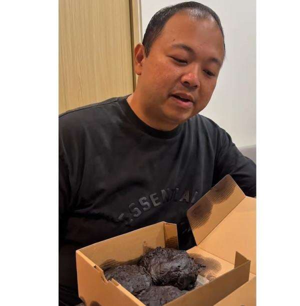 Donat Pinkan Mambo Dikritik Codeblu: Minyak Berlebihan hingga Kemasannya Disorot Donat Pinkan Mambo Dikritik Codeblu: Minyak Berlebihan hingga Kemasannya Disorot