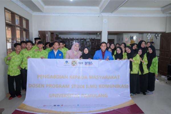 Dosen Unpam Sosialisasikan Etika Citizen Journalism ke Siswa SMA Baitul Hikmah Depok Dosen Unpam Sosialisasikan Etika Citizen Journalism ke Siswa SMA Baitul Hikmah Depok